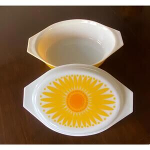 VTG Pyrex Daisy Oval Casserole 045 Opal Lid 1960s 2.5 QT Yellow Orange Retro USA